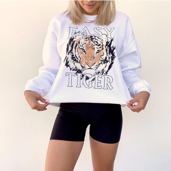 Soft White Oversized Graphic Sweatshirt~ EASY TIGER ⭐️BRAND NEW - Picture 4 of 10